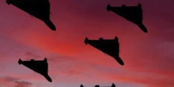 У Дніпрі через атаку російських дронів поранена жінка, спалахнули пожежі