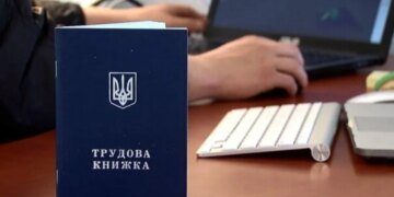 Паника отменяется: что делать и куда бежать, если пропал главный документ о вашем стаже