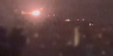 російський "шахед" влучив у багатоповерхівку в Дніпрі під час масованої атаки дронів
