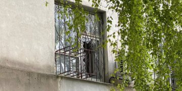 У Дніпрі через ворожу атаку пошкоджена будівля податкової