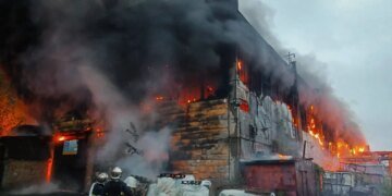Спасатели из семи населенных пунктов потушили крупный пожар в Ирпене. ФОТО