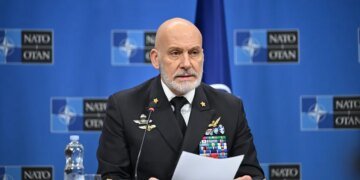 Голова Військового комітету НАТО назвав війну в Україні "жорстокою" і попередив про шторм на тлі криз у світі