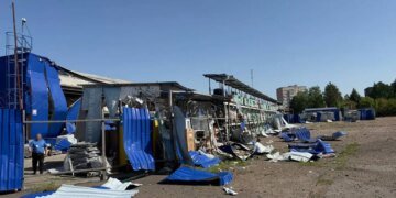Россияне нанесли удар баллистической ракетой по центру Прилук, есть погибшие и раненые