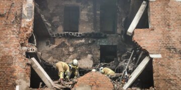 У Конотопі під завалами будинку знайшли тіло 94-річної жінки