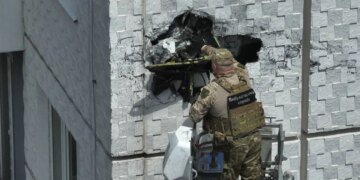Ювелірна робота на висоті 15-го поверху: в Одесі знешкодили нерозірваний "шахед"