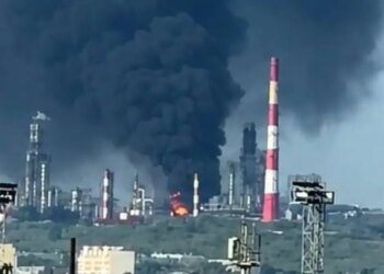 После атаки дронов горит Сизранский нефтеперерабатывающий завод. ВИДЕО