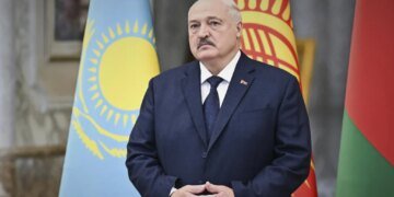 лукашенко заявив, що білорусь "не збирається втягуватися у війну" проти України