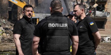 Зеленський відвідав зруйнований після атаки рф музей Чорнобиля, а також Лук'янівку