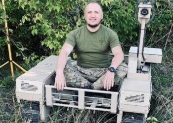 Жизнь вопреки всему: украинский наземный дрон вытащил раненого бойца из адской «килзоны». ВИДЕО