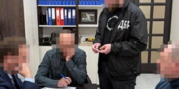 Срубил почти 19 тысяч деревьев: на Львовщине будут судить депутата-директора лесхоза за незаконные рубки