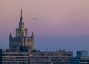 Россия закрывает воздушное пространство над огромной территорией из-за опасений атак дронов
