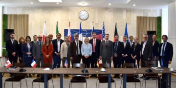 Посли G7 залишаються працювати в Києві попри погрози рф