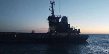 У Чорному морі ворог атакував три цивільні судна, є поранені