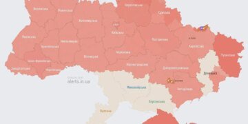 Армія рф атакувала Україну ракетами, у Києві та області чули вибухи