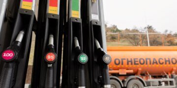 Не більше 20 літрів "на руки" – в окупованому Криму обмежують продаж бензину АІ-95