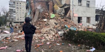 На Сумщині через російські атаки постраждали двоє людей, у Шостці пошкоджено десятки будівель