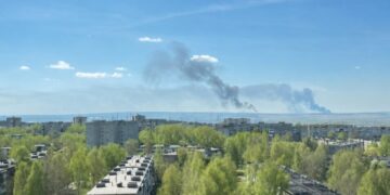 Дроны за 1500 км от границы снова ударили по Перми: горят ЛПДС и НПЗ