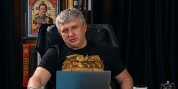 Путин транслирует поток бреда из параллельной реальности – Романенко
