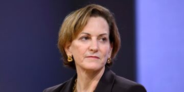 Эпплбаум раскрыла 5 тактик автократов: США больше не либеральная демократия