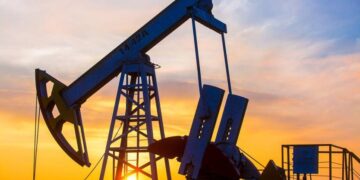 Bloomberg: ЕС хочет заморозить потолок цен на российскую нефть из-за Ирана
