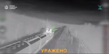 Горели локомотивы и цистерна: “Призраки” ГУР сорвали железнодорожную логистику РФ в Крыму