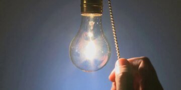 Через спеку по всій Україні 1 липня діятимуть графіки відключень світла