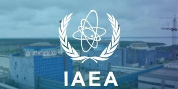 Инспекторы МАГАТЭ осмотрели место взрыва на ЗАЭС и подтвердили прилет дрона. ФОТО