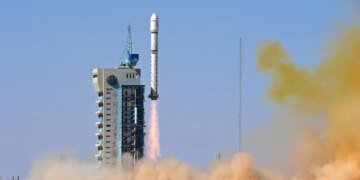 Китай успішно запустив новий супутник для випробування інтернет-технологій