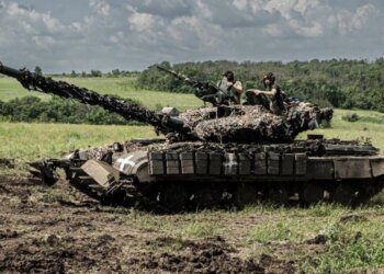 Глубокий бронетанковый прорыв на 10 километров: аналитик назвал сроки крушения российского фронта