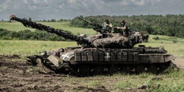 Глубокий бронетанковый прорыв на 10 километров: аналитик назвал сроки крушения российского фронта