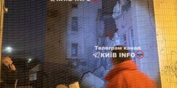 У Києві вже 4 постраждалих після масованої атаки рф, палає поліклініка та будинки