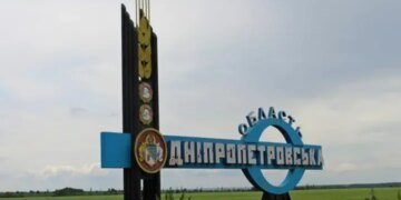 Окупанти вдарили по Дніпру та району: є поранені, спалахнули склади однієї з торговельних мереж