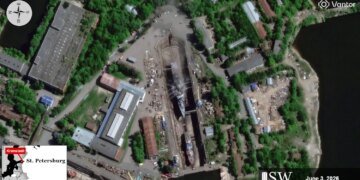 Супутник зафіксував наслідки ударів по нафтовому терміналу та корвету "Бойкий" у санкт-петербурзі
