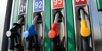 Військові рф наживаються на дефіциті пального в Криму та перепродають його на чорному ринку – ЦНС