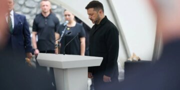 Зеленський разом з Першою леді вшанував пам'ять загиблих внаслідок війни 707 дітей