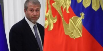 Челночная дипломатия олигархов: как Абрамович пытался навести мосты между Киевом и Кремлем