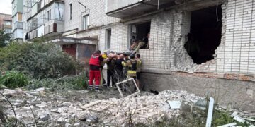 росіяни атакували Конотоп дронами: є поранені та люди під завалами