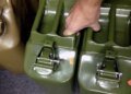 Циничный живой щит: армия РФ прячет топливо в гражданских авто и рискует жизнями гражданских. ВИДЕО