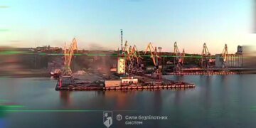 Порт Маріуполя знеструмлено, окупанти втратили важливий логістичний вузол – "Азов"