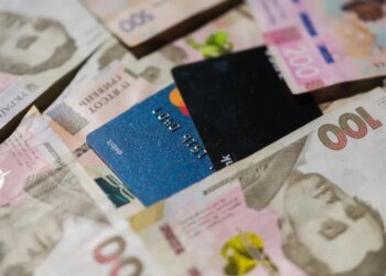 Налоговая взялась за переводы на карты: за что могут выписать штраф в 17 тысяч