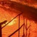 Под Киевом тушат крупный пожар, возникший в результате российской атаки