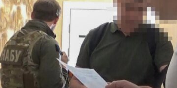 В Полтаве депутат вместе с чиновниками зарабатывал миллионы на «откатах» за ремонт дорог
