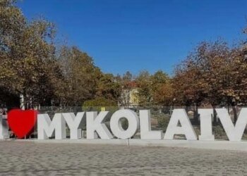 Нічна атака шахедів на Миколаїв призвела до госпіталізації людей та руйнувань