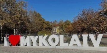 Нічна атака шахедів на Миколаїв призвела до госпіталізації людей та руйнувань