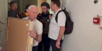 Удар по наследию: оккупанты атаковали художественный музей в Харькове, спасатели под обстрелом эвакуировали шедевры. ВИДЕО
