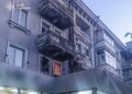 росіяни вдарили по Шостці та поранили жінку з трирічною дитиною