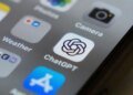 Частка ChatGPT на ринку ШІ-асистентів вперше впала нижче 50 відсотків