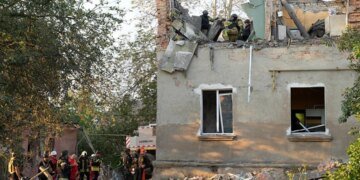 У Харкові з-під завалів будинку дістали тіло загиблої людини після удару КАБами