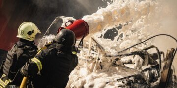 Дрони рф повторно вдарили по об'єкту під Харковом, де працювали підрозділи ДСНС