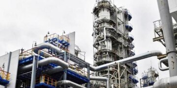 Виробляє до 9 млн тонн нафти на рік – ССО озвучили деталі атаку на НПЗ в тюмені